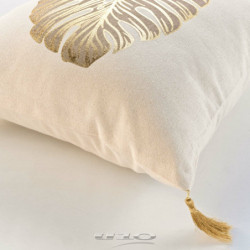 Coussin déhoussable en coton à pompons avec imprimé feuille tropicale Mogador - Beige et Doré - 40 x 40 cm