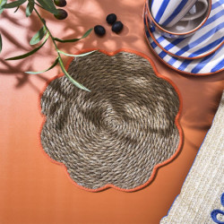 Lot de 12 Sets de Table Tressés en fibre naturelle - Fleur 36 cm - Couleurs estivales